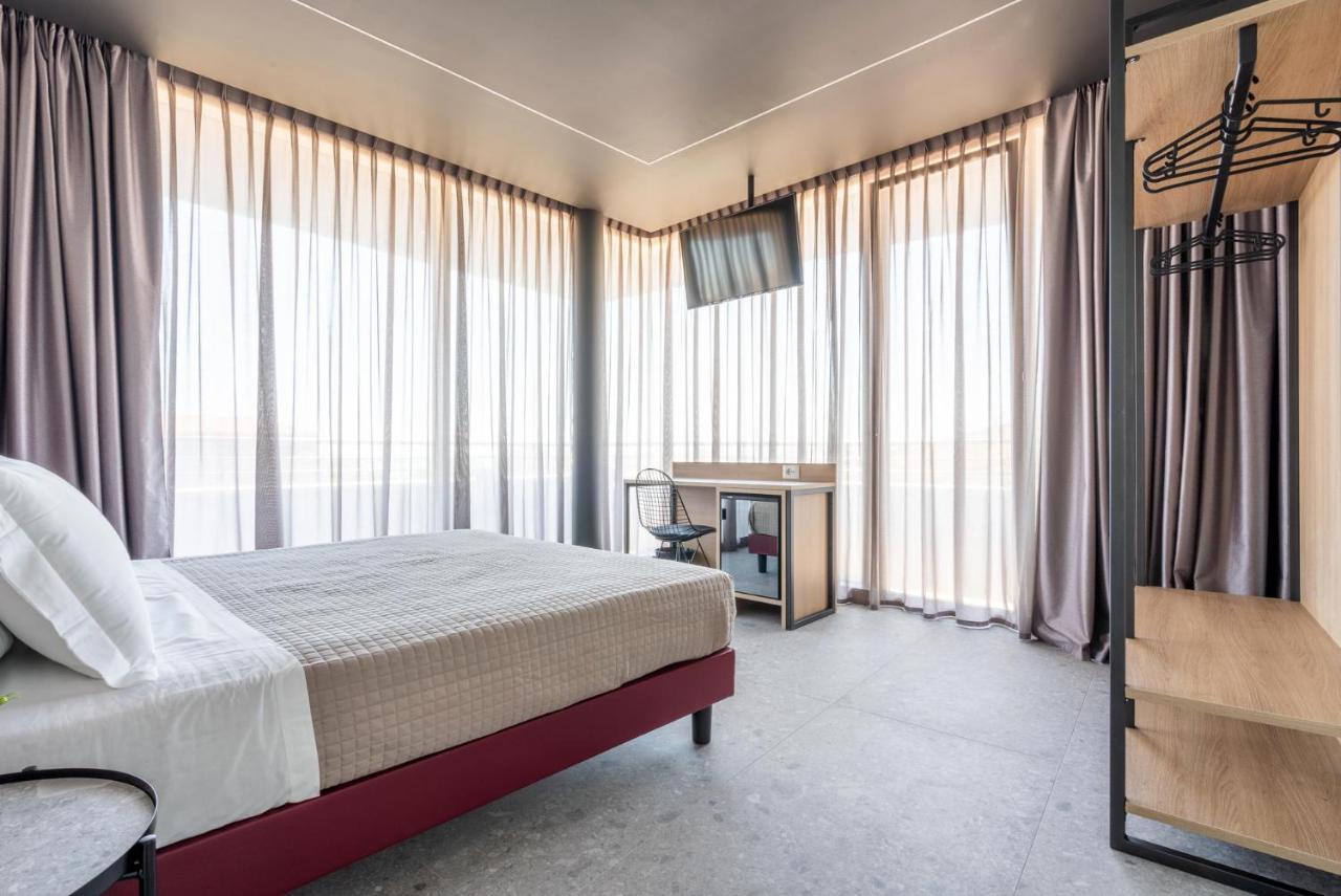 Deluxe Double Room with Balcony and Sea View