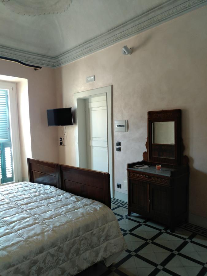 Deluxe Double Room with Balcony and Sea View