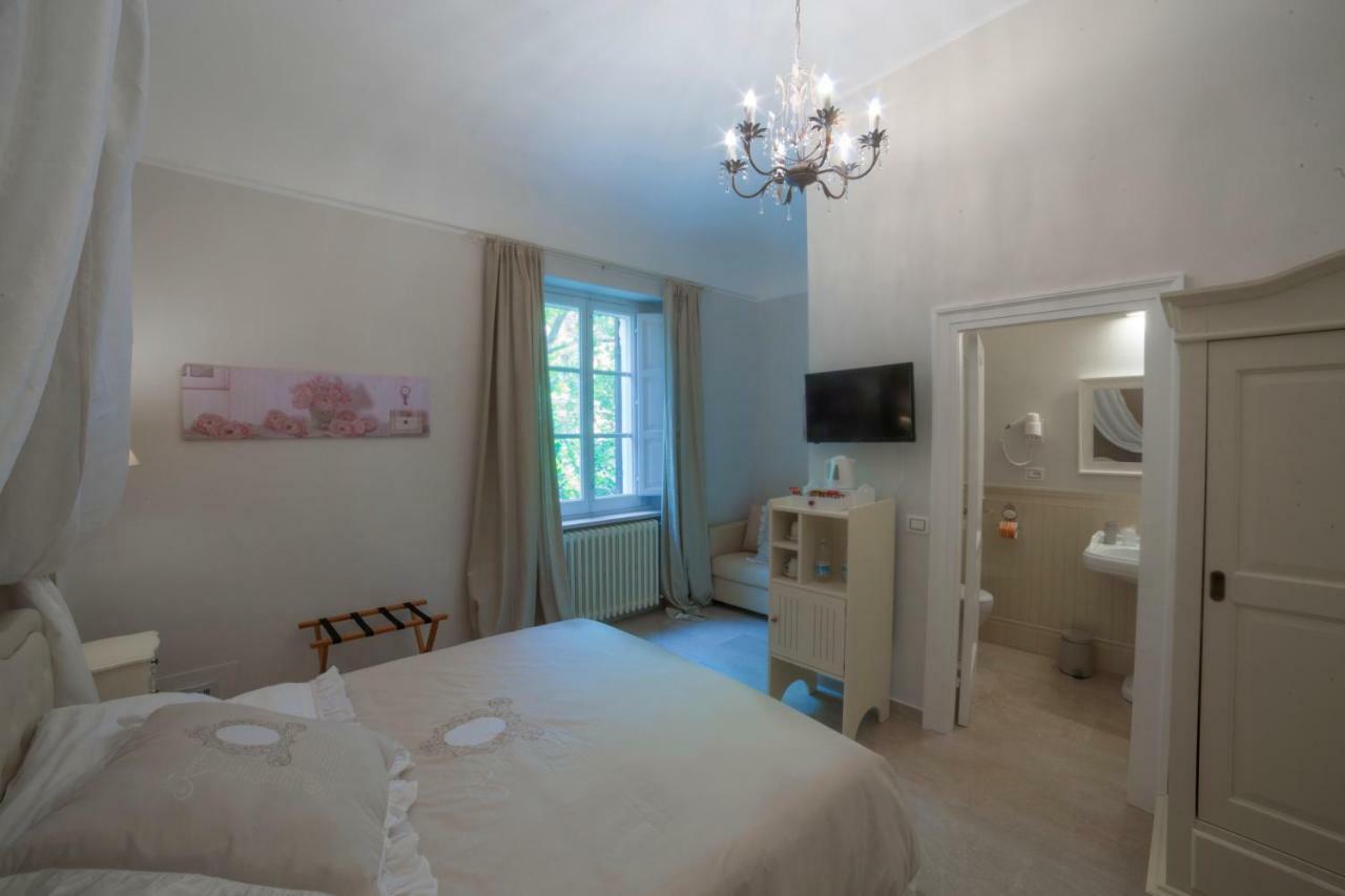 Deluxe Room (2 Adults + 1 Child)